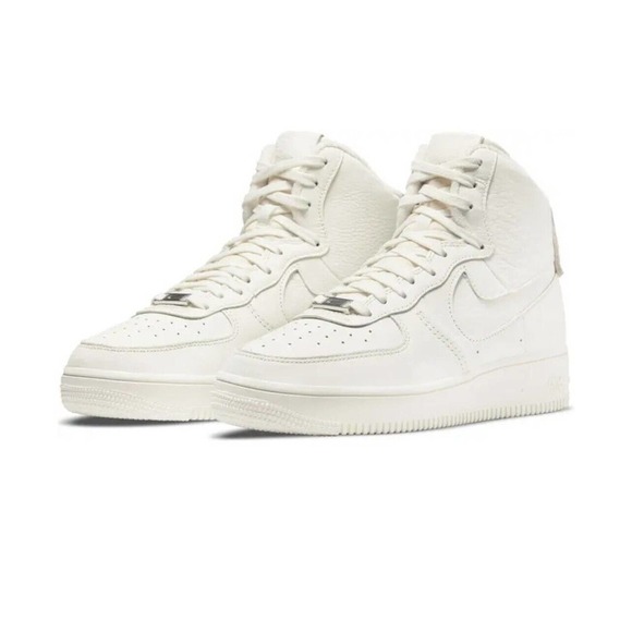 NIKE Women's Air Force 1 High Sculpt Sneaker DC3590-102 Triple Sail -  Sz - 7 - Picture 1 of 11
